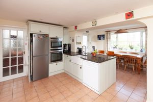 Kitchen (1)- click for photo gallery